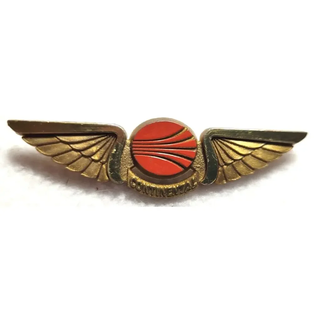 Vtg 70s 80s Continental Airlines Junior Pilot Goldtone Wings Plastic Pin Badge